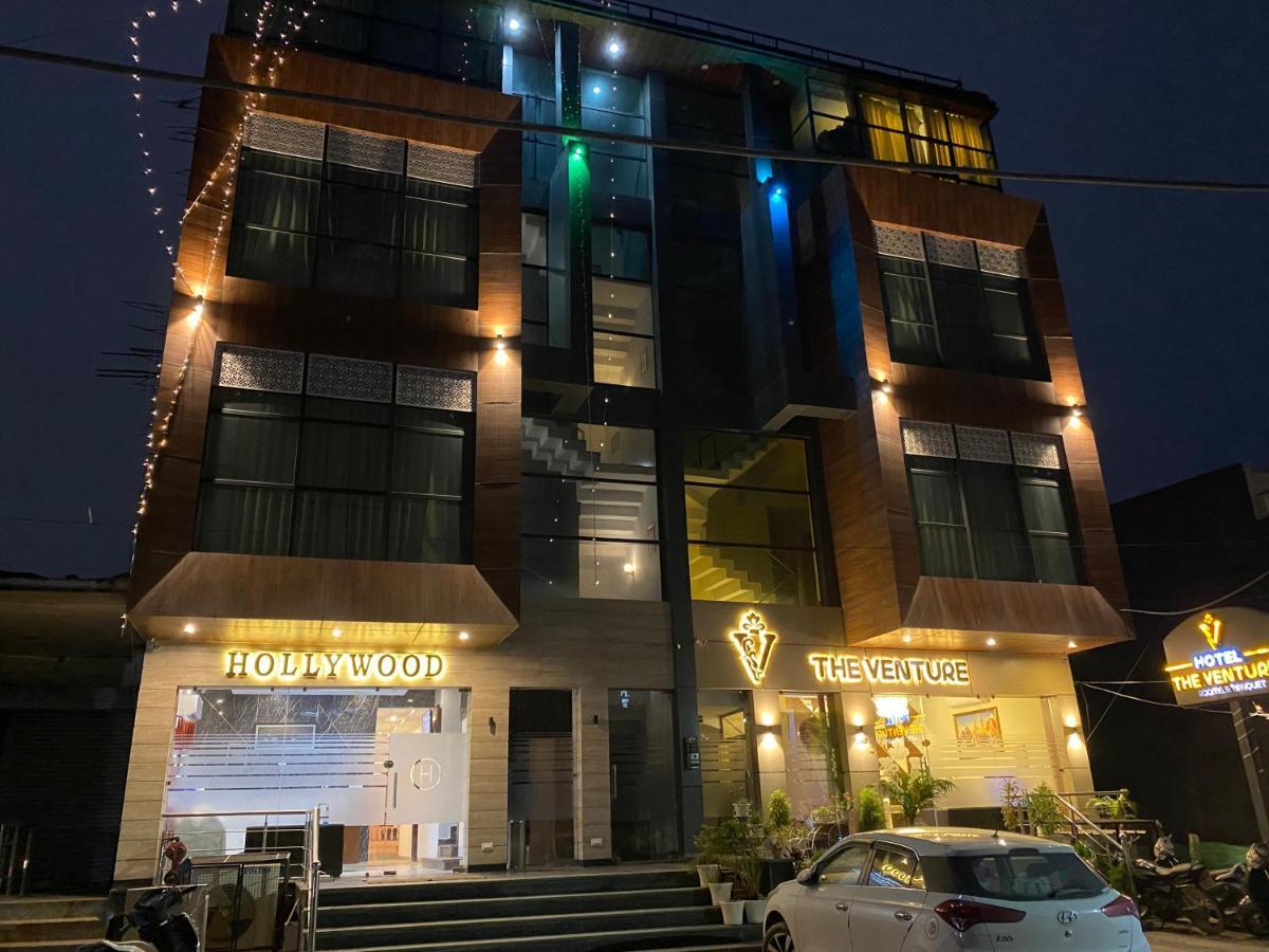 Hotel Hollywood - Family Hotel Zirakpur Εξωτερικό φωτογραφία