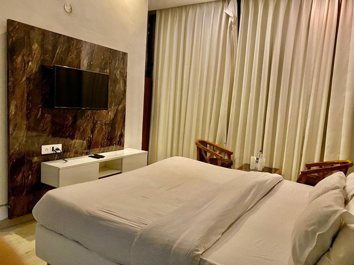 Hotel Hollywood - Family Hotel Zirakpur Εξωτερικό φωτογραφία